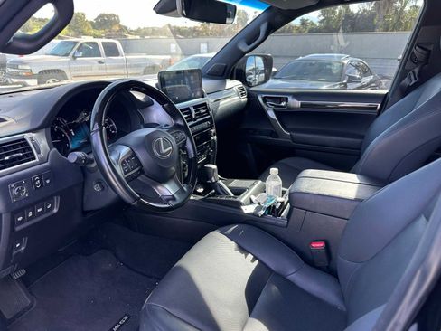 Used 2022 Lexus GX 460 Premium w/ Accessory Package image 12