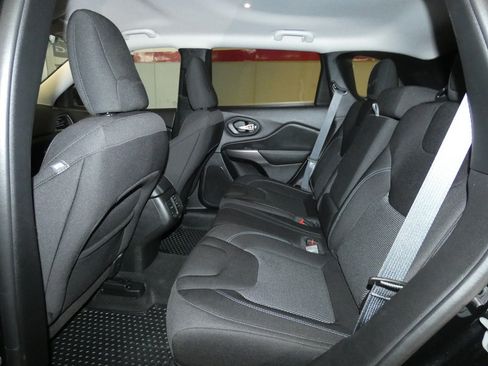 Used 2021 Jeep Cherokee Sport w/ Popular Appearance Group AWD/4WD image 23