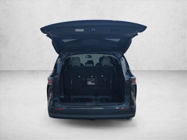 Certified 2026 Toyota Sienna XLE FWD image 6
