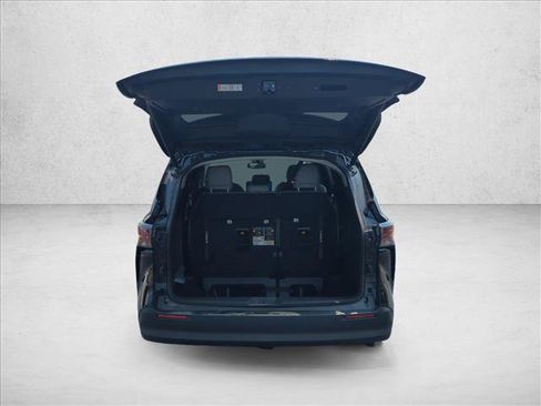 Certified 2026 Toyota Sienna XLE FWD image 6