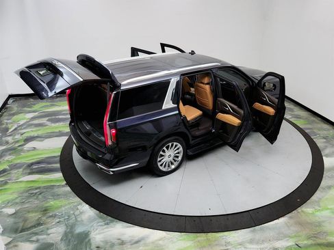 Used 2022 Cadillac Escalade Premium Luxury w/ Performance Package AWD/4WD image 40