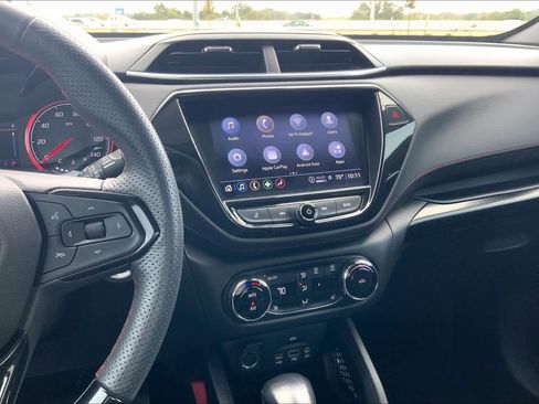 Used 2021 Chevrolet TrailBlazer RS w/ Technology Package image 6