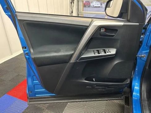Used 2016 Toyota RAV4 LE AWD/4WD image 8