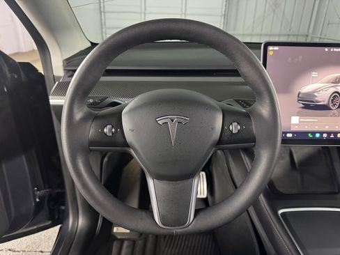 Used 2023 Tesla Model Y Performance image 24