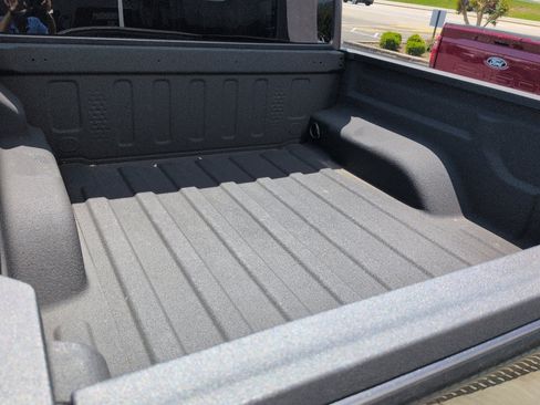 Used 2023 Jeep Gladiator Sport AWD/4WD image 7