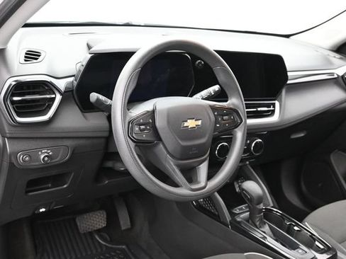 Used 2024 Chevrolet TrailBlazer LT FWD image 16