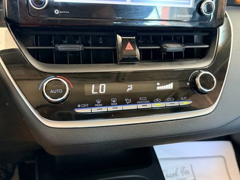 Used 2022 Toyota Corolla LE FWD image 37