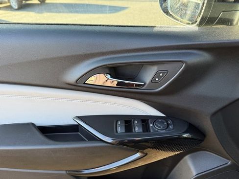 Used 2025 Chevrolet Trax LT image 14