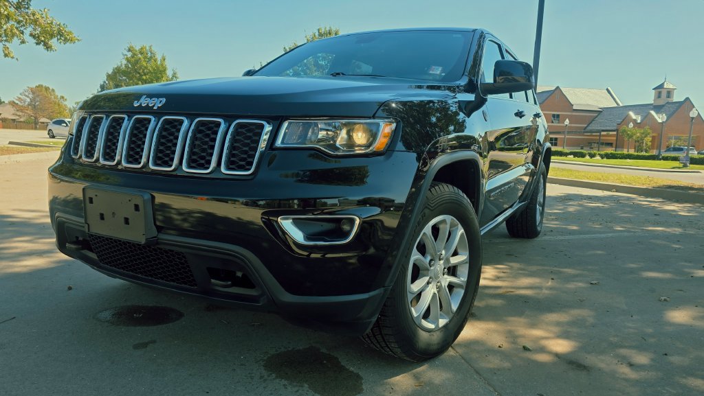 Used 2021 Jeep Grand Cherokee Laredo AWD/4WD image 5