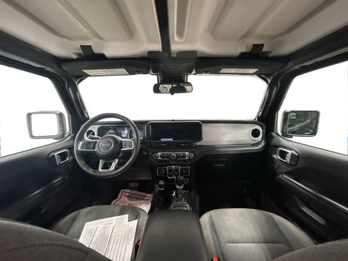 Used 2024 Jeep Wrangler Unlimited Sahara AWD/4WD image 20