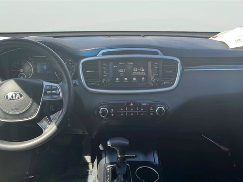 Used 2020 Kia Sorento LX image 9