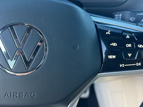 Used 2022 Volkswagen Tiguan SE R-Line image 20