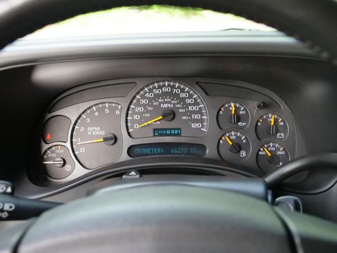 Used 2004 Chevrolet Silverado 2500 LS RWD image 7