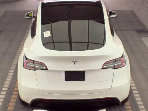 Used 2022 Tesla Model Y Long Range AWD/4WD image 5