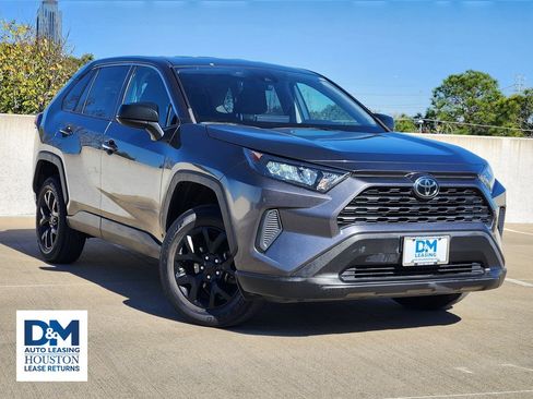 Used 2022 Toyota RAV4 LE image 1