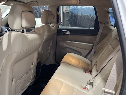 Used 2018 Jeep Grand Cherokee Laredo AWD/4WD image 14