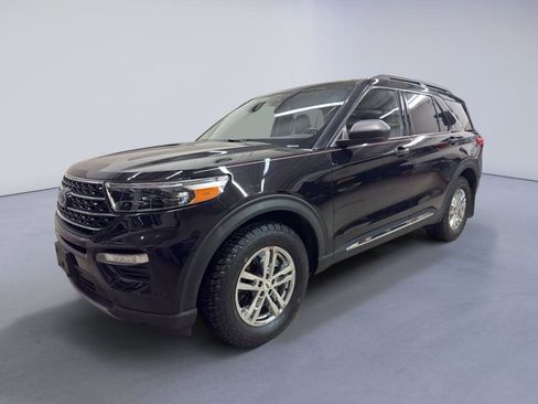 Used 2020 Ford Explorer XLT w/ Equipment Group 202A image 3