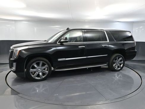 Used 2017 Cadillac Escalade ESV Luxury image 11