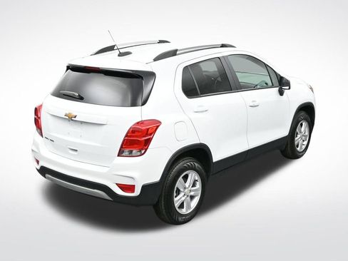 Certified 2022 Chevrolet Trax LT w/ LT Convenience Package image 21