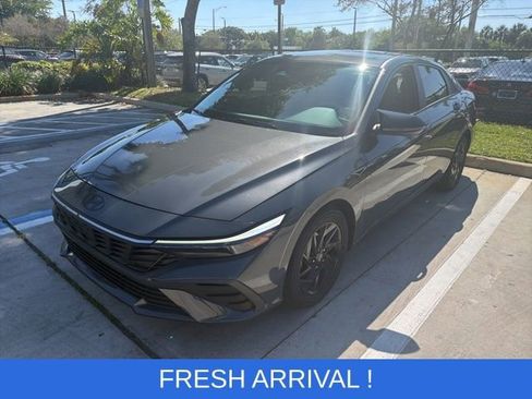Used 2024 Hyundai Elantra SEL image 1