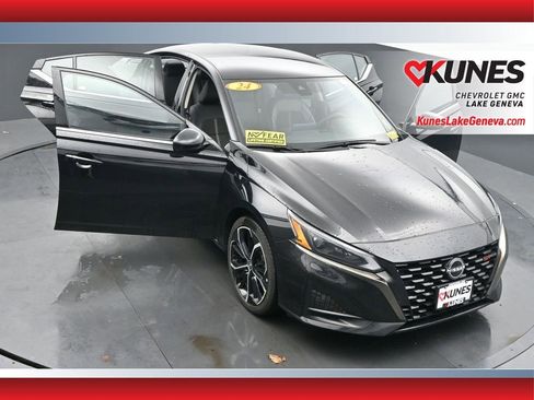 Used 2024 Nissan Altima 2.5 SR image 57