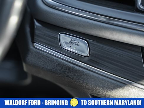 Used 2023 Buick Enclave Essence image 25