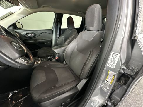 Used 2016 Jeep Cherokee Latitude w/ Comfort/Convenience Group image 15