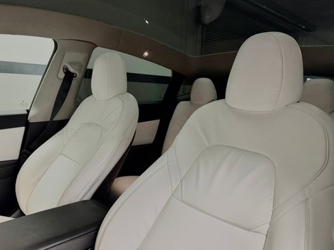 Used 2021 Tesla Model Y 2WD image 23