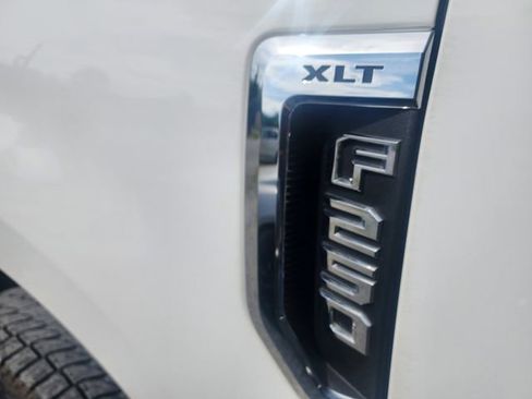 Used 2022 Ford F250 XLT w/ XLT Value Package AWD/4WD image 11