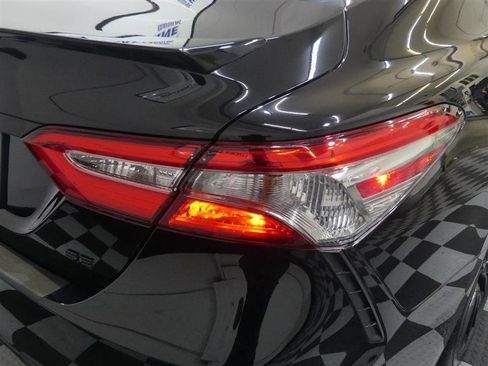Used 2019 Toyota Camry SE image 15