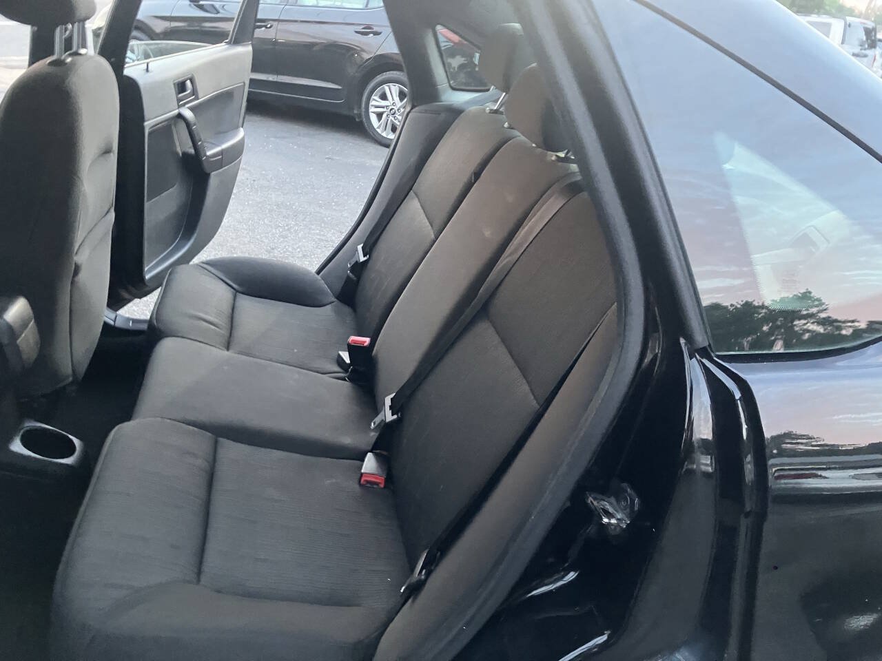 Used 2010 Ford Focus SE FWD image 29