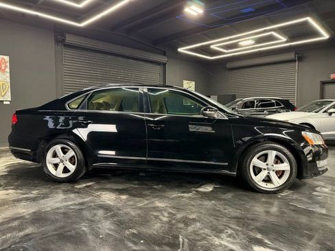 Used 2013 Volkswagen Passat TDI SEL Premium FWD image 4