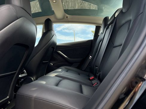 Used 2018 Tesla Model 3 Long Range RWD image 17