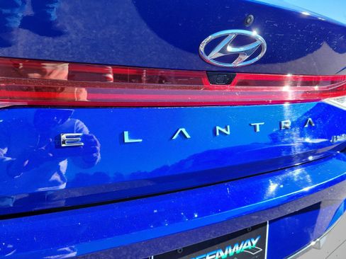 Used 2023 Hyundai Elantra Limited image 10