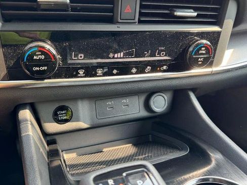 Certified 2025 Nissan Rogue SV FWD image 18