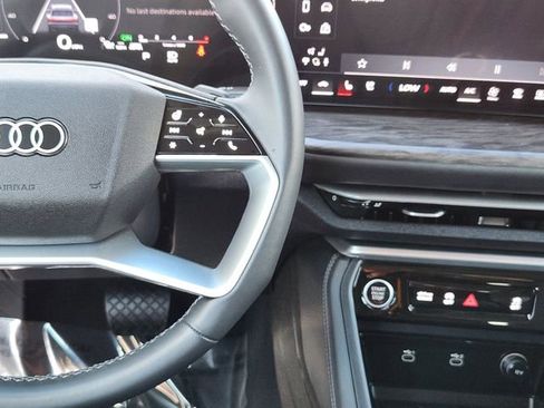 Used 2025 Audi Q5 2.0T Premium w/ Premium Plus image 25