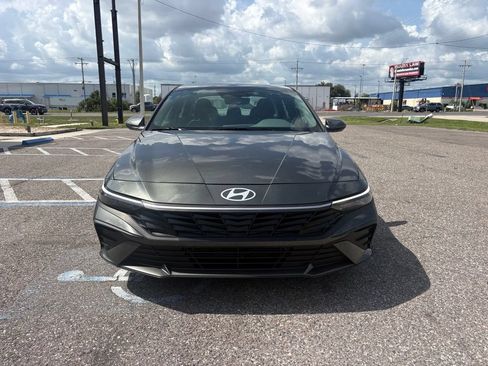 Used 2025 Hyundai Elantra Hybrid FWD image 8