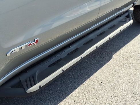 Used 2024 GMC Sierra 1500 AT4 w/ Technology Package AWD/4WD image 10