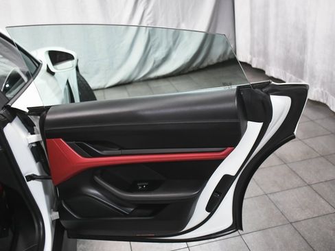 Used 2022 Porsche Taycan image 13