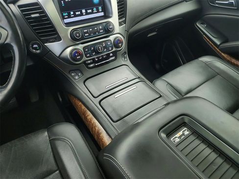 Used 2019 Chevrolet Suburban Premier image 17