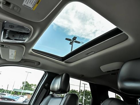 Used 2020 Dodge Durango Citadel w/ Technology Group AWD/4WD image 17