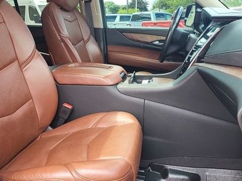 Used 2020 Cadillac Escalade Luxury AWD/4WD image 27