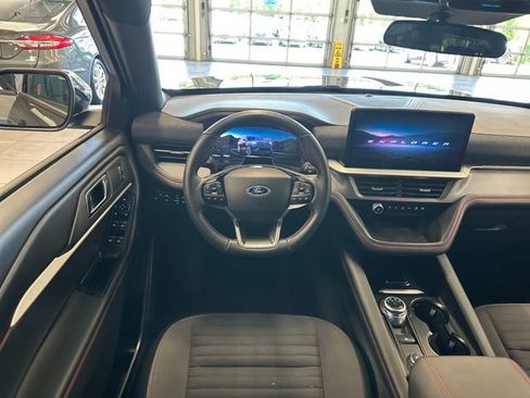 Used 2025 Ford Explorer ST-Line AWD/4WD image 2