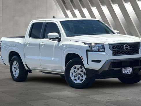 Used 2024 Nissan Frontier SV image 1