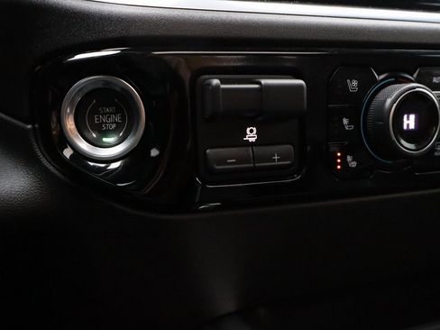 Used 2024 Chevrolet Silverado 2500 LTZ w/ LTZ Convenience Package image 10