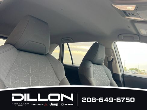 Used 2025 Toyota RAV4 XLE AWD/4WD image 17