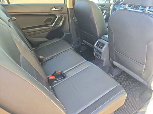 Used 2019 Volkswagen Tiguan SE FWD image 11