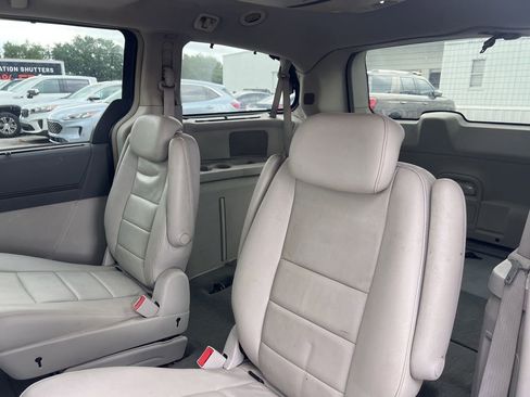 Used 2008 Dodge Grand Caravan SXT w/ Entertainment Group 2 FWD image 11