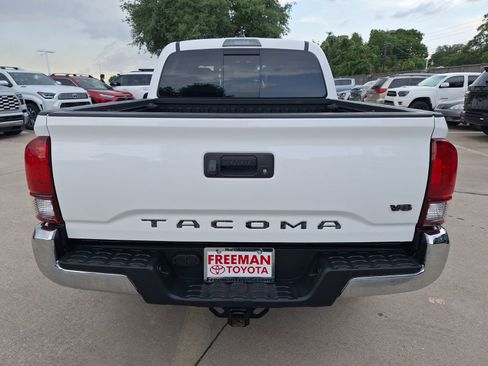 Used 2022 Toyota Tacoma SR5 RWD image 5