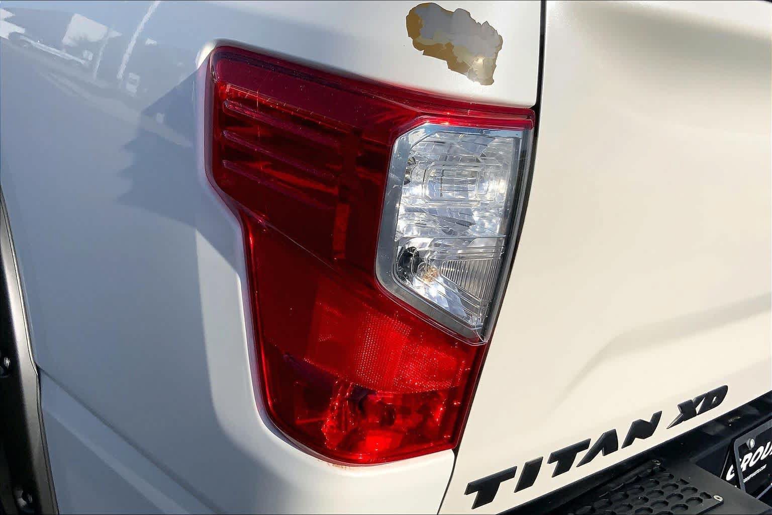 Used 2018 Nissan Titan SL w/ Midnight Edition AWD/4WD image 29